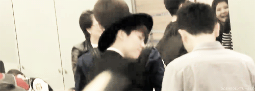 seungchul:  As always, Woohyun never forgetting to wave goodbye to Inspirits~ (◡‿◡✿)