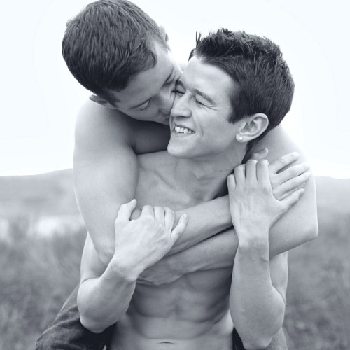 gayerotiklife:  Follow me 4 more porn NOW > @GayErotikLife 