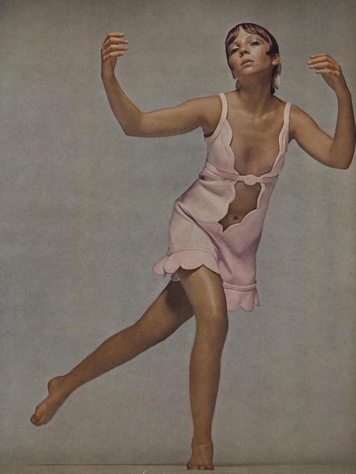 Richard Avedon - Penelope Tree Wearing a Dress by André Courrèges (Vogue 1968)