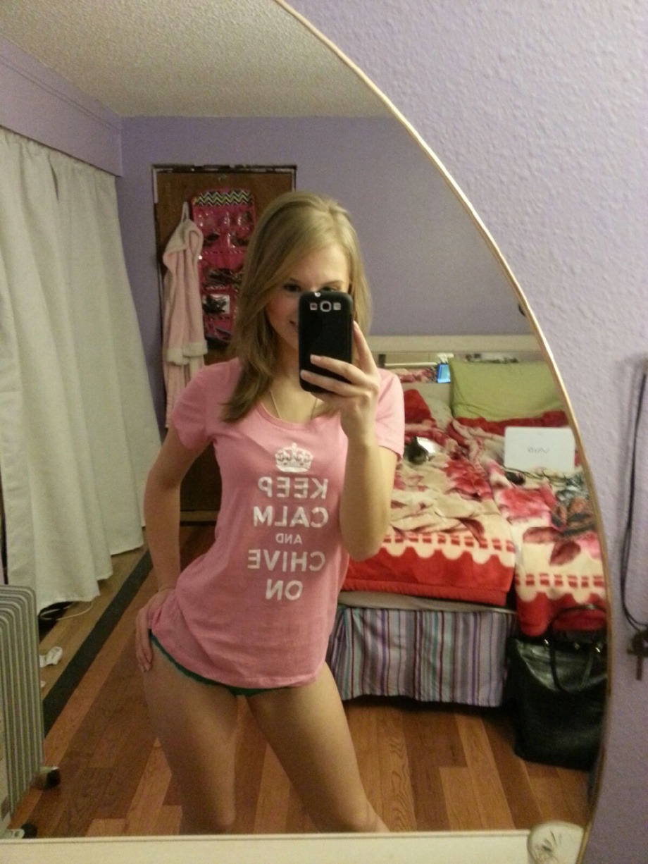 miscellaneous-pleasures:  Army GF. lucky guy 