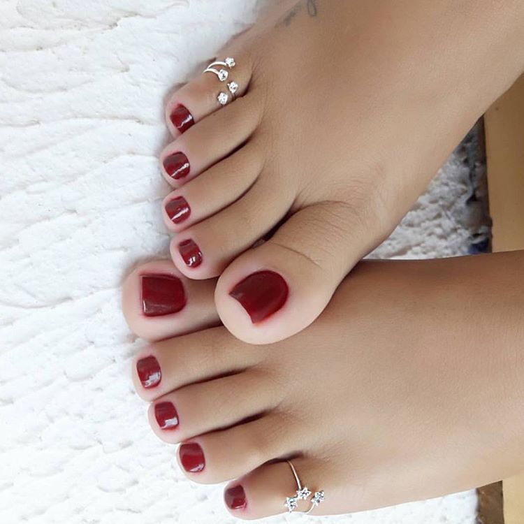 feet4urmeat:  perfectfeetforyou:  Follow 👣IG @melissa.feet  👣Pretty Red Toes