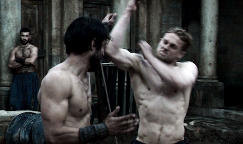 Charlie Hunnam As King Arthur In King Arthur: Legend Of The Sword.