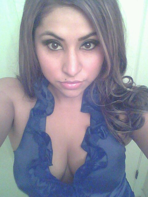 leoloveslatinas:  Damn she is fuckin hot 