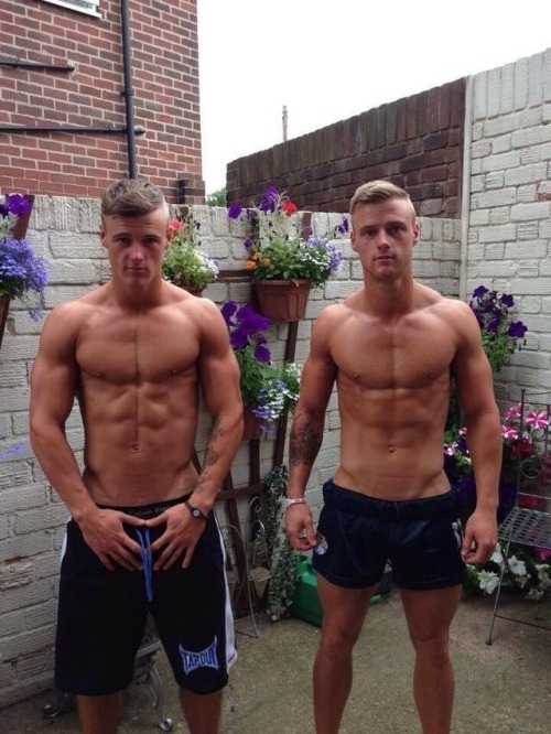 nyrammer:  Blonde x 2 