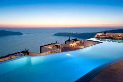 blazepress:  27 Incredible Infinity Pools That Overlook Amazing Views