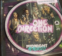 lirrylocks:  Physical copy of the One Direction MIDNIGHT MEMORIES Vinyl Record. 