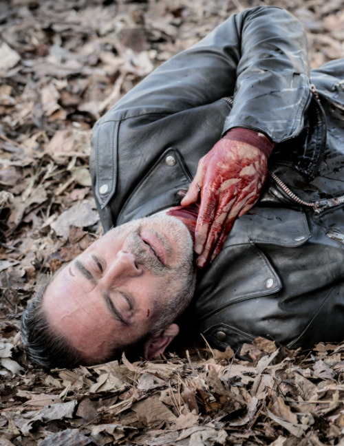 negangifs:    Negan in The Walking Dead Season 8 Episode 16 | Wrath  