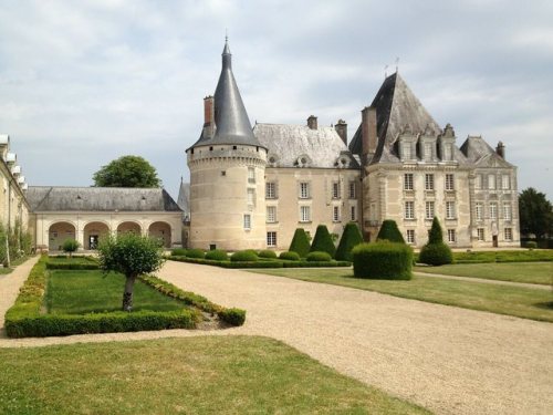 livesunique: Château d'Azay-le-Ferron, Azay-le-Ferron, Indre département, France