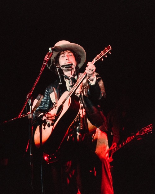 bobdylan-n-jonimitchell: Bob Dylan, The Rolling Thunder Revue, 1975.