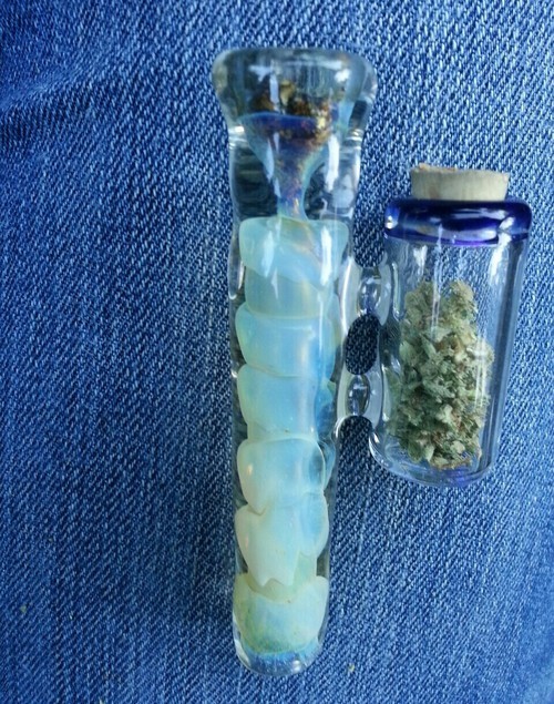 bakedlilbae:  hash-stash:  ceebust-:  😱😱😱😱  This is adorable!!   still love this piece… i always reblog it ha  That cork though..