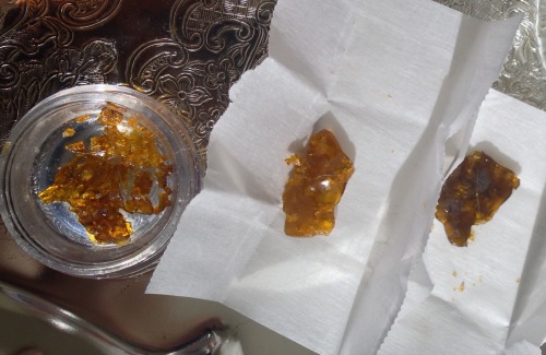 Dab sesh with some truly gorgeous wax (jack deisel, strawberry cough, and peach dream)