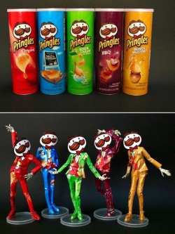 roskiispace: micaxiii:   identity-of-design: Paper craft specialist Haruki Kawaguchi can turn any commercial package into art. time to ship the Pringles man with himself   NO 