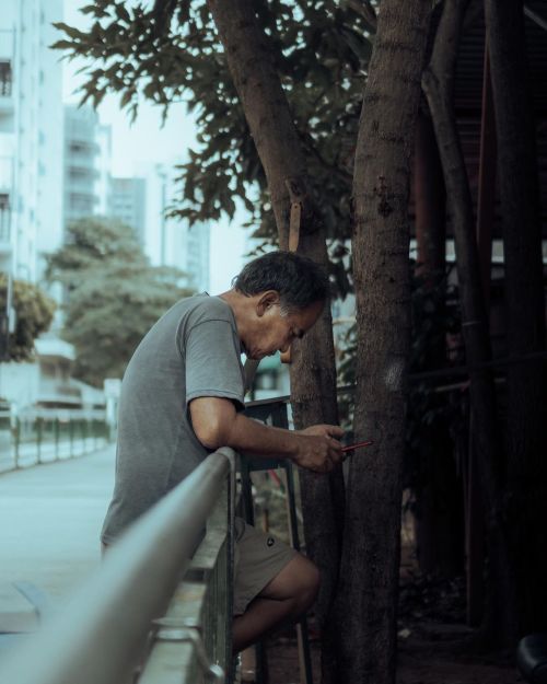 The bird whisperer ‍ Also, swipe for bird. . . . . . #streetphotography #street_vision #sonysingap