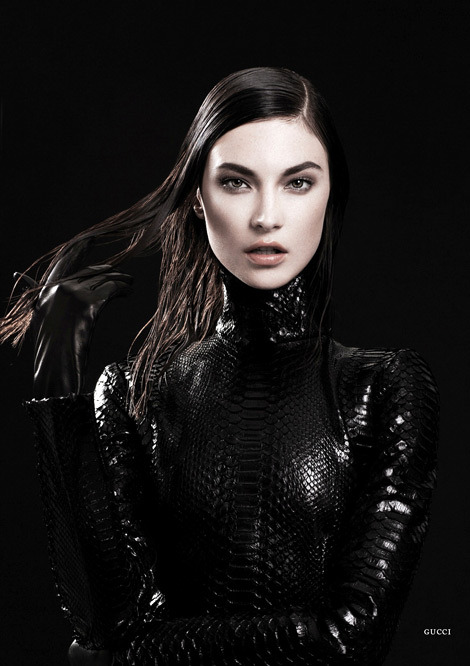 born-in-latex:  Latex Girl http://born-in-latex.tumblr.com/  👍👍