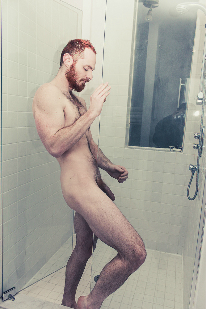 tristanginger:  Hot shower + friend = happiness 