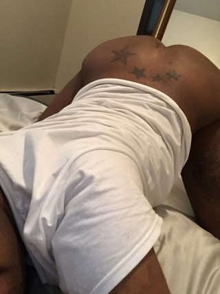 addicted2cakes:  (Submission) Send pics2  Kik carmelmocaswagg Single_nigga_2000@yahoo.com