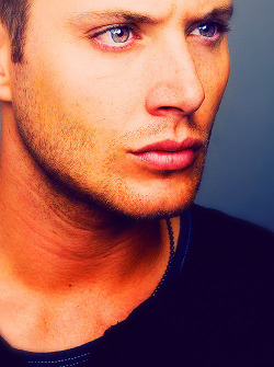 katie-kapulet:  superwolfed:  3/50 Pictures of Jensen Ackles    christ on a cracker how are you even real  