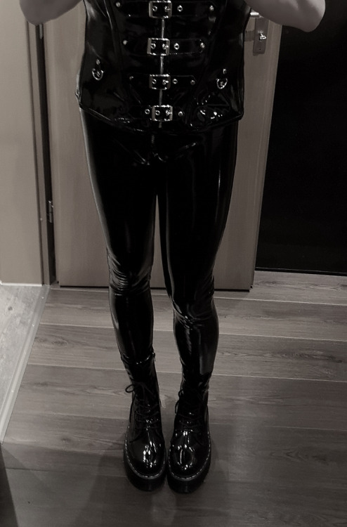 doc-martens-latex-boots:  Today my new corset came 😍 So I changed my mind again