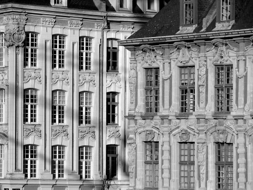 gregory-lejeune: L’ombre de la grande roue de Lille sur les façades des immeubles borda