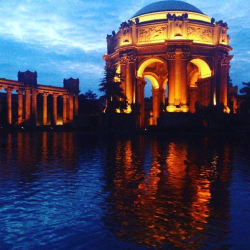 Still reppin that blue and gold #gobears #touristtuesday (at Palace of Fine Arts)