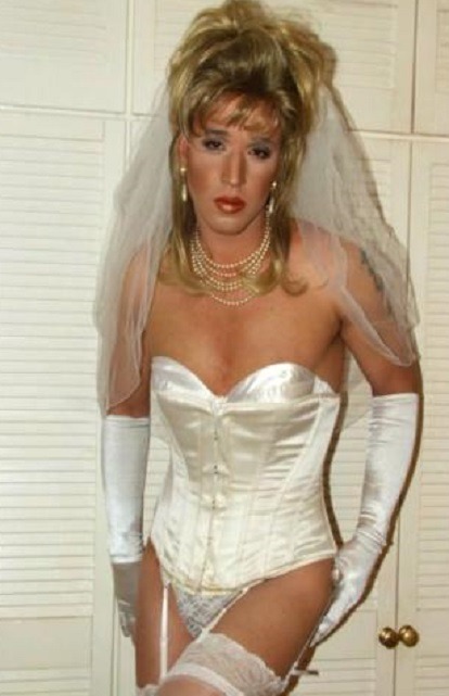 runnergurl684:  tvhelper:  incredible-shemale:     a sexy bride   I’d fuck her