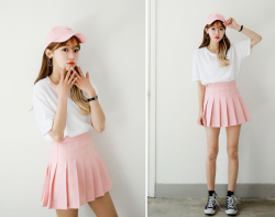 helloteaparty:  pleated skirt // sanrense