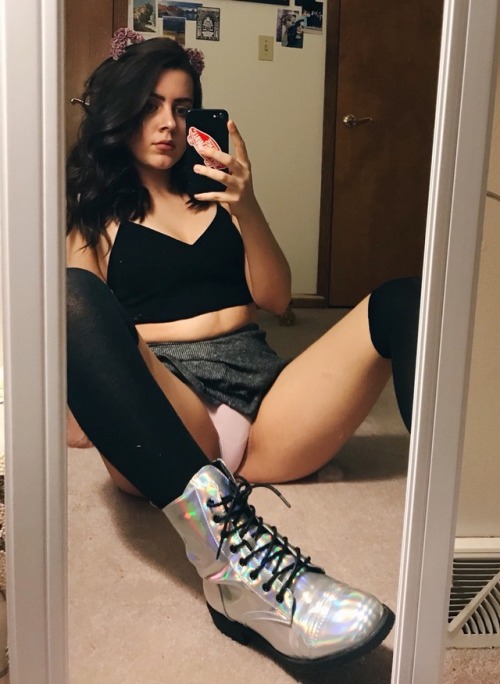 disasterslut:  pretty lil kitty