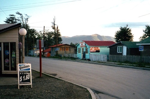 Cerveza y Pizza (Beer and Pizza), Rio Grande, Tierra del Fuego, Argentina, 2001