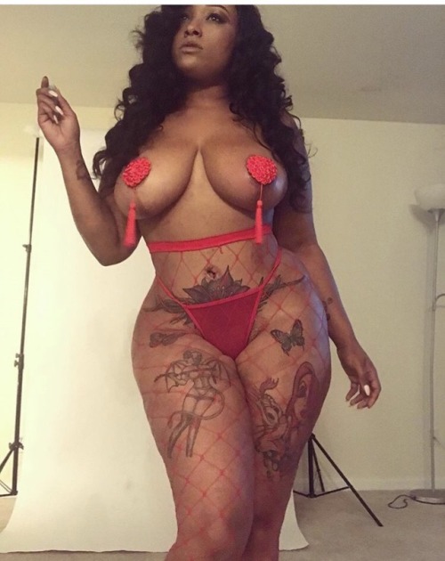 Porn photo thicksexyasswomen:  Wow