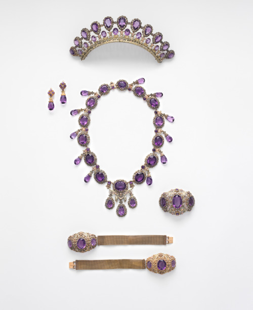 omgthatdress:Parure1830sThe Metropolitan Museum of Art“A parure is a matched set of jewelry typicall