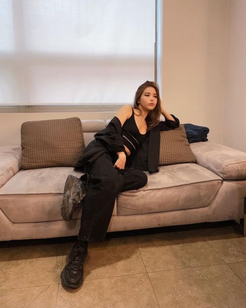 fy-yongsun: [IG] 220605 solarkeem : Mata Hari waiting room