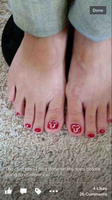 lordhyrule:  s-she drew a dick..on her toenails