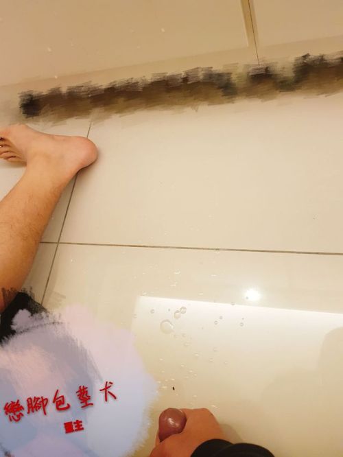 yukiaks: 一回國迫不期待跑來舔  包莖還是沒割 超性感的黑包莖 乖 一整個噴到牆上  #包莖高射炮 #蛋主 讚