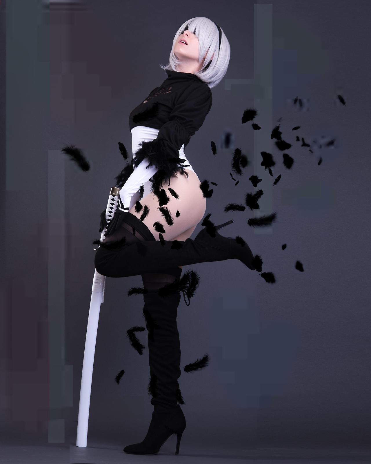 cosplayhotties:  PeachyPpang Cosplay as 2B from Nier Automata Photo by: RPM Cosplay