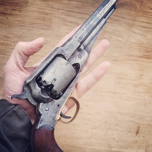 Remington 1858. Original. Apte au tir pour la discipline Colt en MLAIC. Pas à moi. #handgun #blackpo