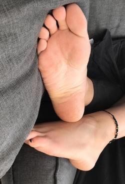 sexy-feet-babes:  Ex gf [19] What toe would
