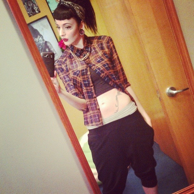 cutestcuppycake:  I want to dress like this errryyddaayy #Chola #gangster  The best