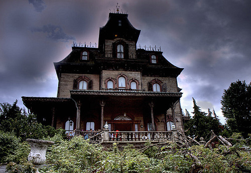 ajoylesseuphoria:Disney’s Haunted Mansions around the world.