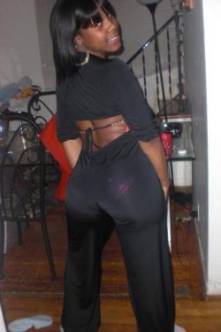 jazziedad:  Mz Applezz CurvyLicious ♥♥  Ghetto booty at it best