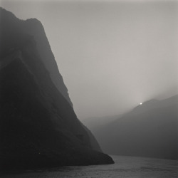 the-night-picture-collector:  Lynn Davis, Three Gorges, Yangtze River, China, 2001 