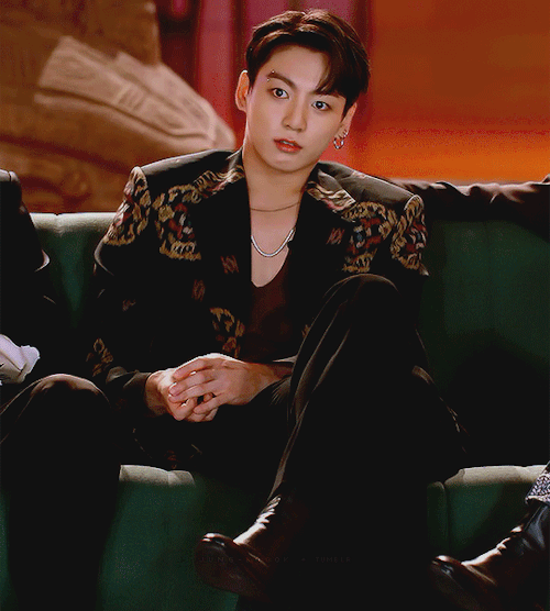jung-koook: he’s just sitting there looking fine and pretty