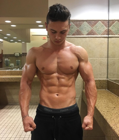musclepuppy: Gymspiration of the Day Flexed and ready for orders.