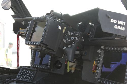 rocketumbl:  AH-64D 