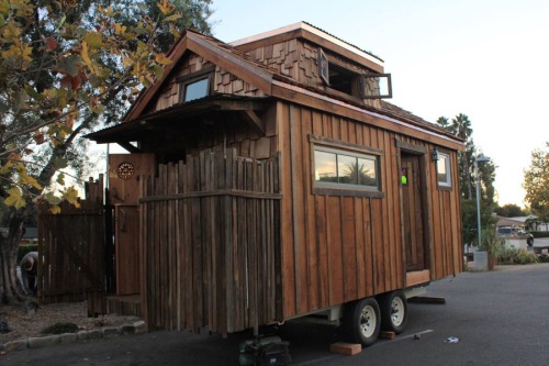 smallandtinyhomeideas:Mini Humble Abode | Tiny House Swoon