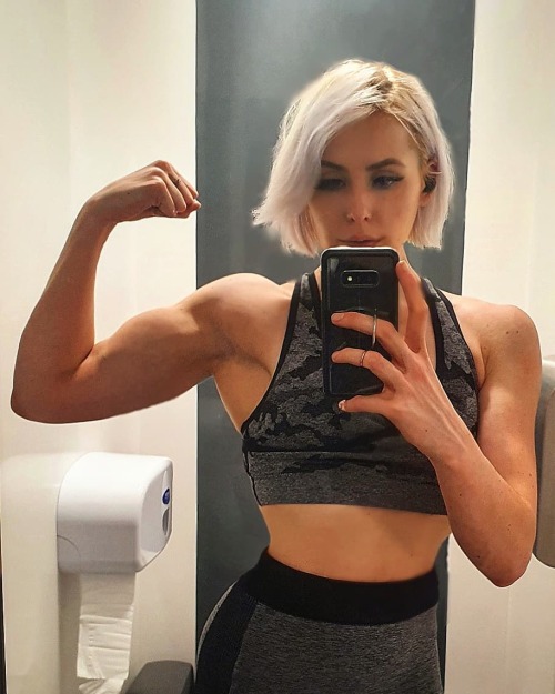 ultrafit:Sophie Tomlins