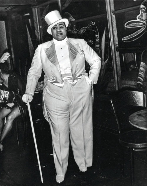 classicladiesofcolor:Entertainer Gladys Bentley at the Ubangi Club in Harlem in the early 1930s. Uba