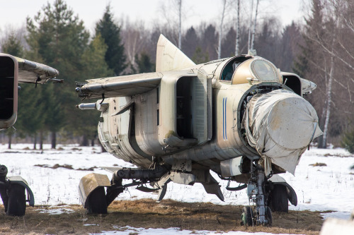 Porn photo rocketumbl:  Future Aviation Museum