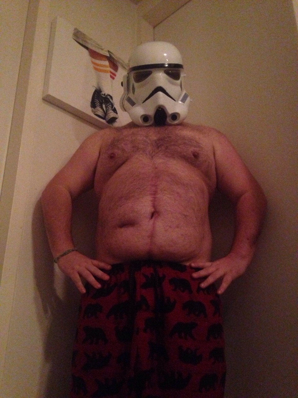 coachbear:  Tummy Tuesday Stormtrooper edition 