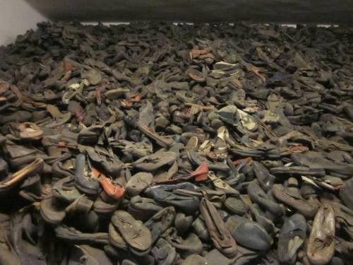 singularsensatiion: Today is Yom Hashoah, יום השואה -  keep pictures like these in mind today. 