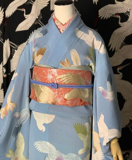 Hato (pigeons/doves) galore for this soft blue furisode and matching fukuro obi (seen on). In Japan,